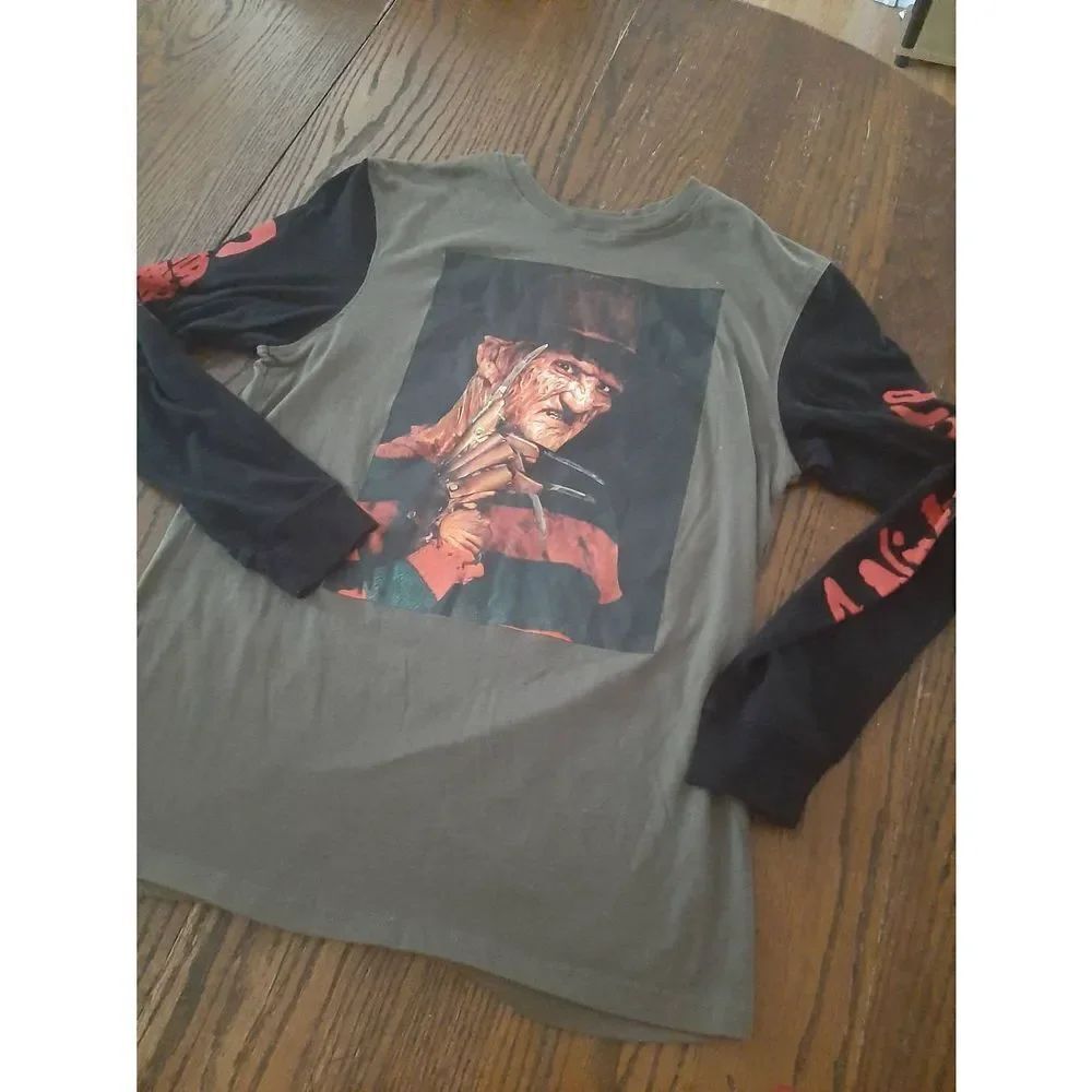 Small A Nightmare on Elm Street Long Sleeve Crew Neck Pullover Tee T-Shirt Top
